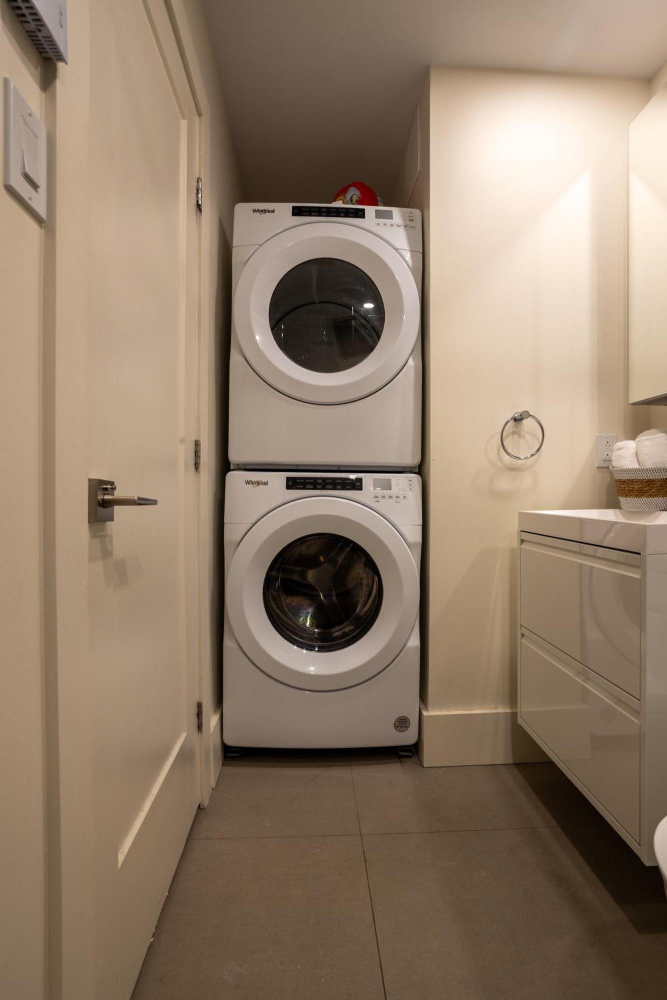 Spacious 4br Prime Mtl Location *