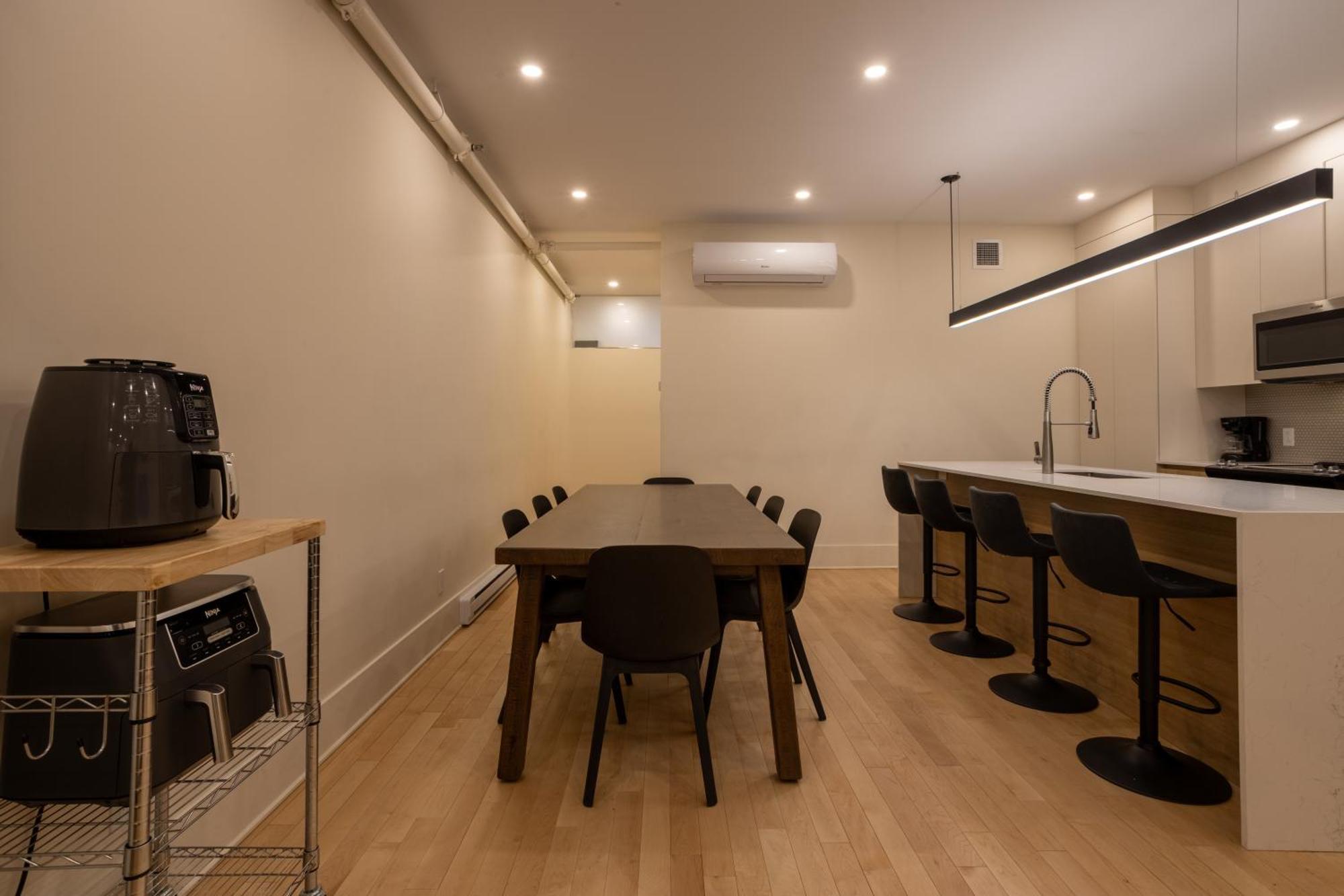 Spacious 4br Prime Mtl Location Montreal